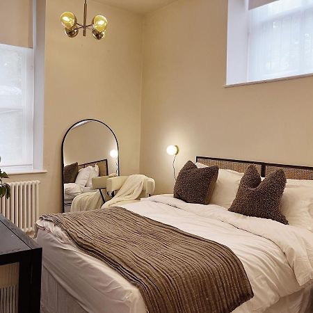 Luxury 2 Bedroom Flat In Central Тодморден Экстерьер фото