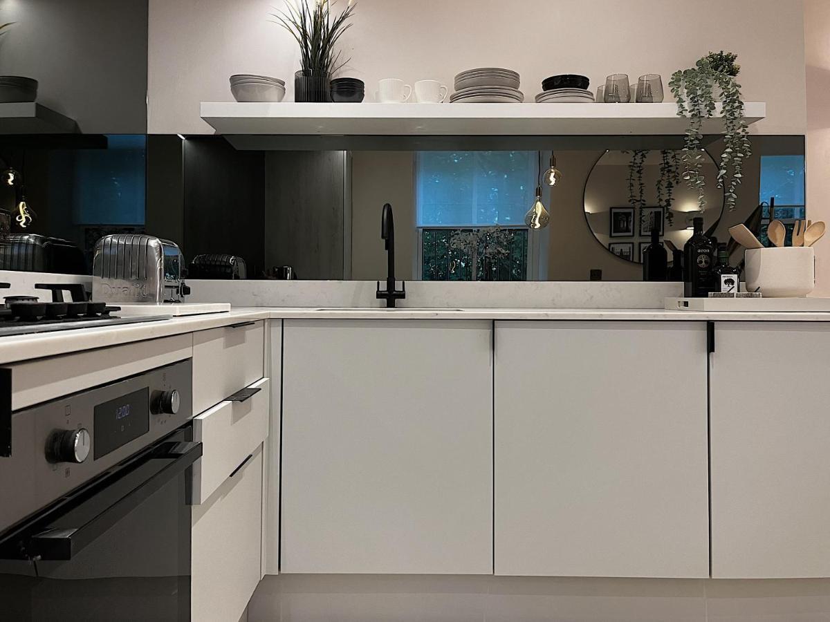 Luxury 2 Bedroom Flat In Central Тодморден Экстерьер фото
