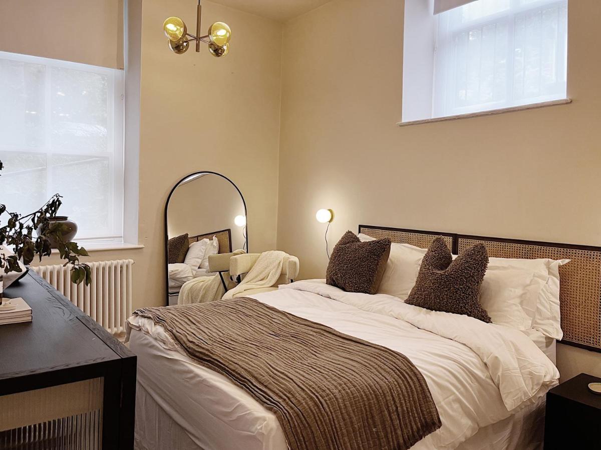 Luxury 2 Bedroom Flat In Central Тодморден Экстерьер фото
