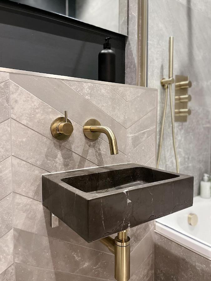 Luxury 2 Bedroom Flat In Central Тодморден Экстерьер фото