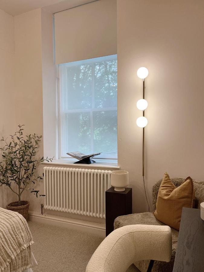 Luxury 2 Bedroom Flat In Central Тодморден Экстерьер фото