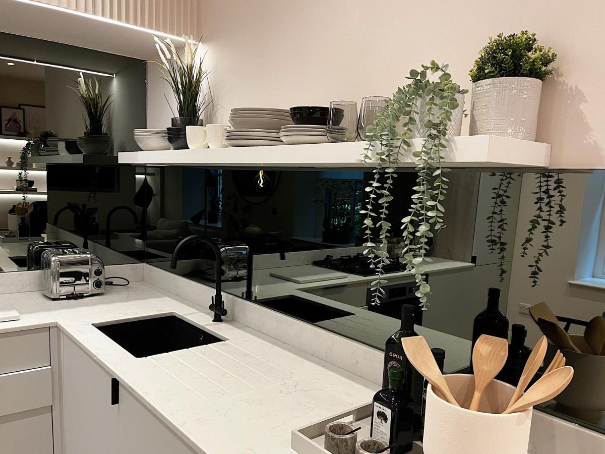 Luxury 2 Bedroom Flat In Central Тодморден Экстерьер фото