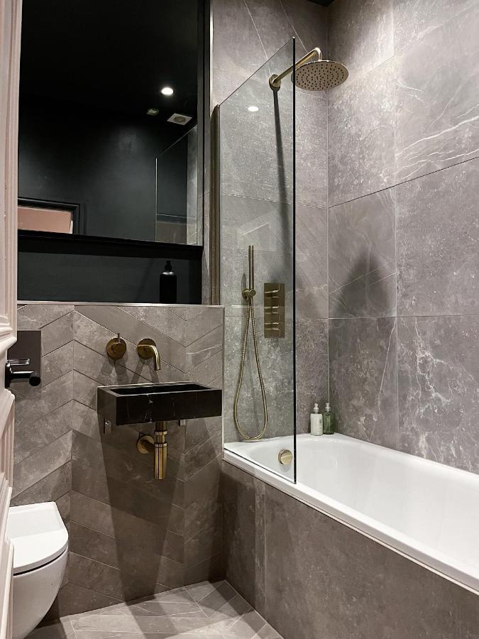 Luxury 2 Bedroom Flat In Central Тодморден Экстерьер фото